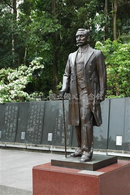 中山碑林西側國父銅雕立像複製品藏品圖，第3張