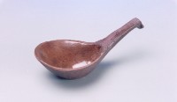 (陶器丁24)大湯匙(暗青草花 磚胎)藏品圖，第1張