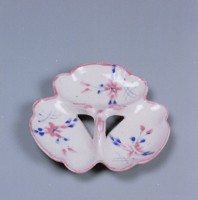 紅邊草花三拼盤藏品圖，第1張