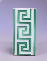 白地綠迴紋邊飾磁磚藏品圖，第1張