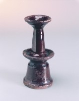 褐釉燭燈座藏品圖，第1張