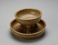 三足油燈座藏品圖，第1張