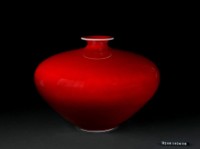 寶石紅釉小口大肚瓶的圖片