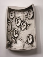 房裡，抽屜用強壯的外殼藏匿鎖碎的真實藏品圖，第8張