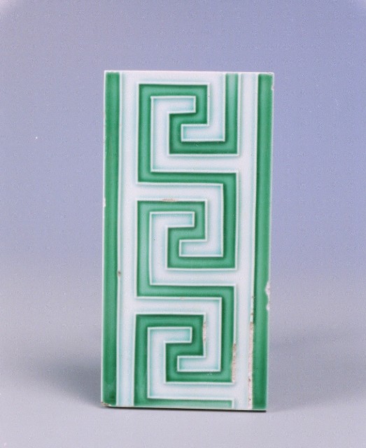 白地綠迴紋邊飾磁磚