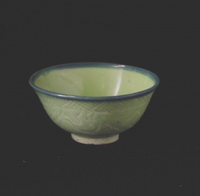 Bowl with Carved Linear Patterns in a Green Glaze