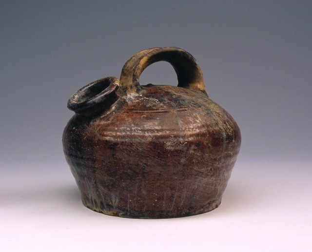 Chamber Pot from Longjing