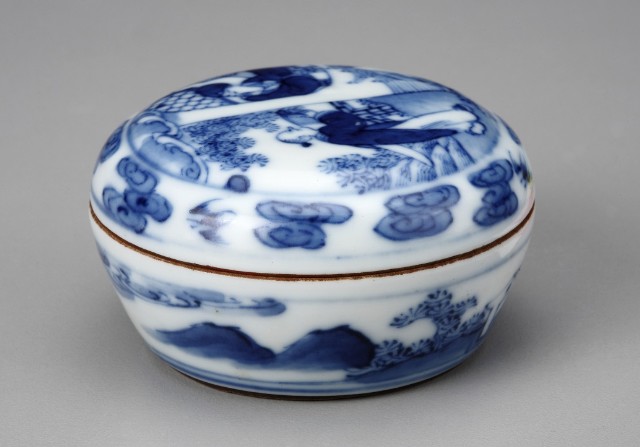 Blue-and-white Seal Paste Box