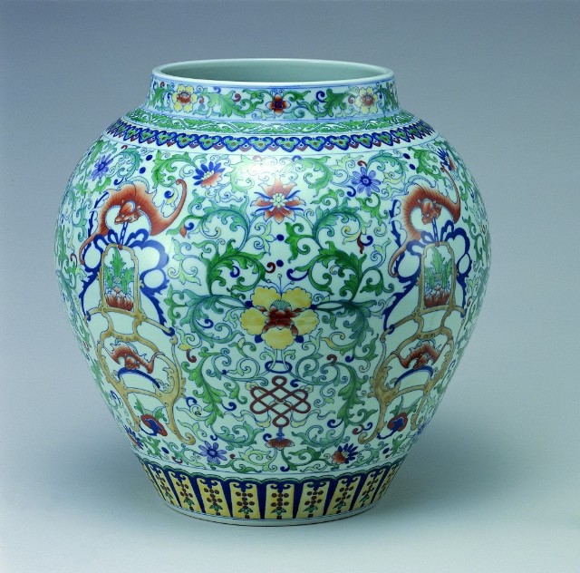 Urn in Doucai with floral scrolls