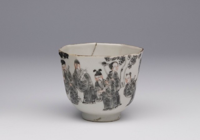 Polygonal Cup with Figure Design