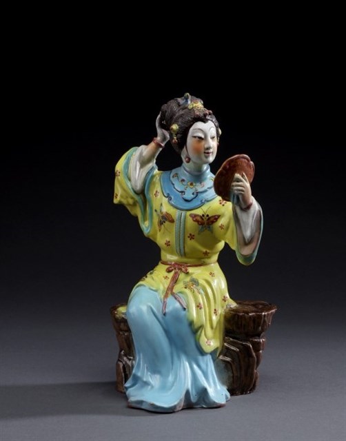 仕女(坐姿)的圖片