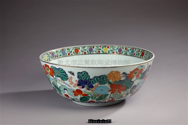 Bowl in famille- rose with decoration of lotus Collection Image, Figure 5, Total 5 Figures