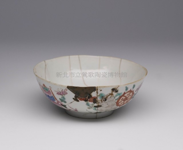 粉彩博古紋淺腹碗藏品圖，第1張