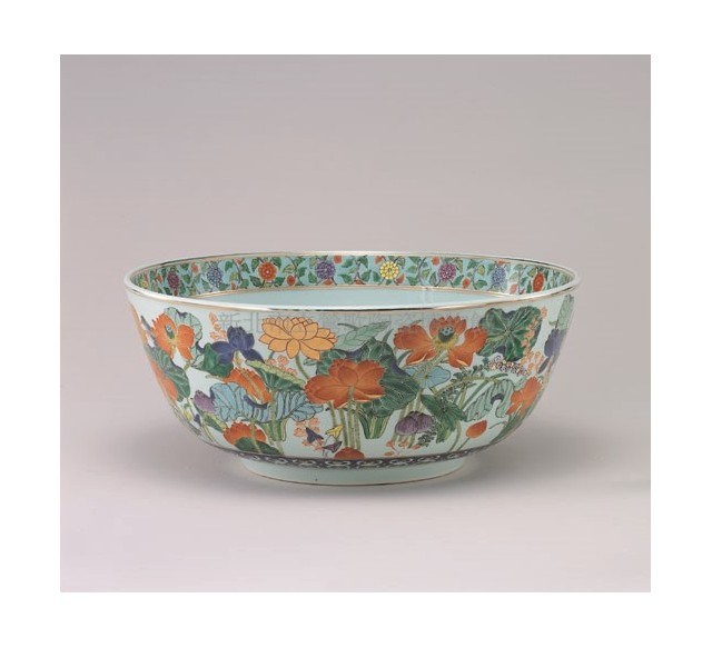 Bowl in famille- rose with decoration of lotus Collection Image, Figure 3, Total 5 Figures