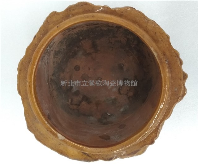 黃釉鹿林樹段火爐藏品圖，第2張