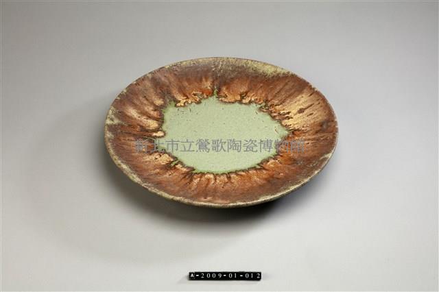 Greyish Green and Golden Yellow Flowing Glaze Plate (Plate 42) Collection Image, Figure 1, Total 2 Figures