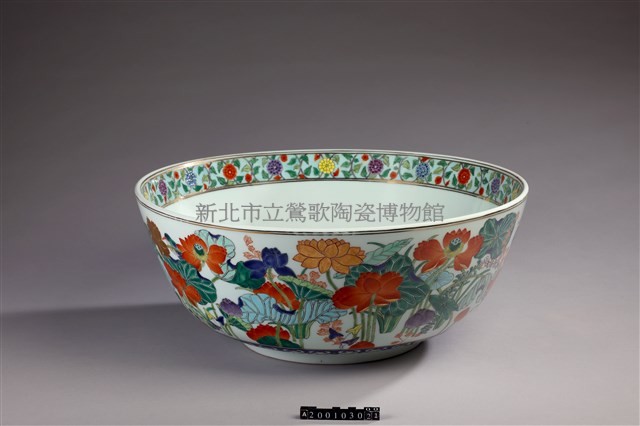Bowl in famille- rose with decoration of lotus Collection Image, Figure 4, Total 5 Figures