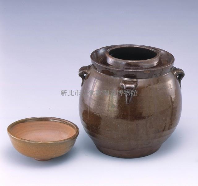 Four-ear Oil Urn Collection Image