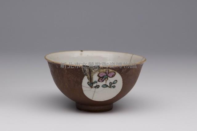 內白外褐開光花草紋小碗藏品圖，第1張