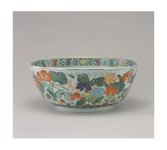 Bowl in famille- rose with decoration of lotus Collection Image, Figure 1, Total 3 Figures