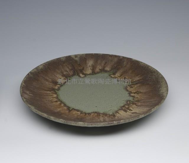 Greyish Green and Golden Yellow Flowing Glaze Plate (Plate 42) Collection Image, Figure 2, Total 2 Figures
