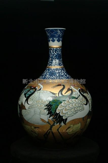 Round-shaped Golden Vase with Karakusa Patterns and Cranes Collection Image