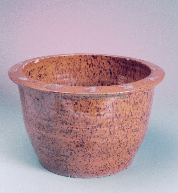 紅色素面角缽藏品圖，第1張