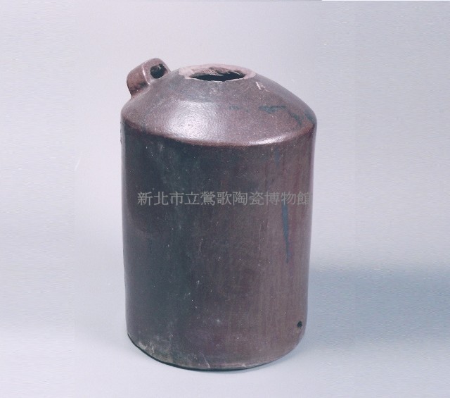 Vertical Single Ear Urn Collection Image