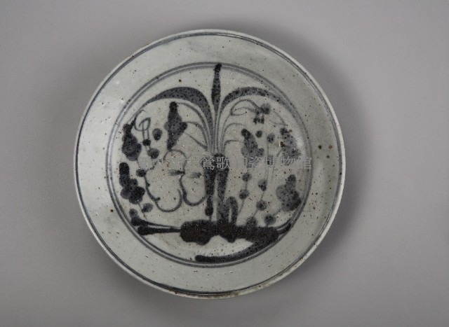 Blue-and-white Saucer Collection Image