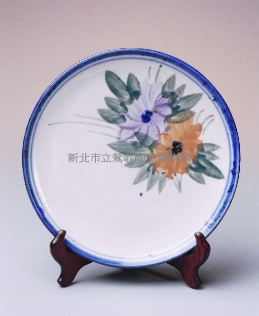 Plate painted with chrysanthemum Collection Image