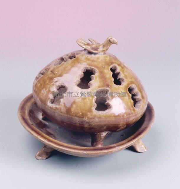 黃褐釉鏤空薰爐藏品圖，第1張
