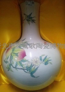 粉彩九桃天球瓶(中)藏品圖，第1張