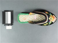 彩繡拖鞋(左鞋)藏品圖，第1張
