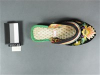 彩繡拖鞋(右鞋)藏品圖，第1張