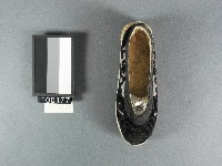 彩繡布鞋(左鞋)藏品圖，第1張