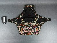 繡花龍紋肚兜藏品圖，第1張