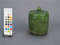 綠釉壓花油燈藏品圖，第1張