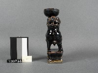 赤釉獅座燭台藏品圖，第1張
