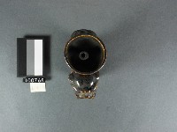 赤釉獅座燭台藏品圖，第2張