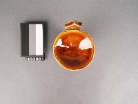 赤釉油燈藏品圖，第2張