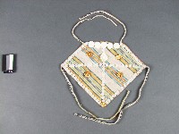 胸兜藏品圖，第1張