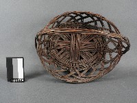 芒枝編提籃藏品圖，第2張