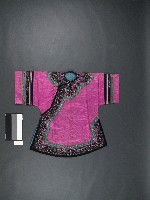 短袖紫色提花綢大襟女衫藏品圖，第1張