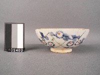 紅藍彩花蝶紋碗藏品圖，第1張