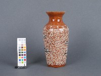 赤釉梅花紋花瓶藏品圖，第2張