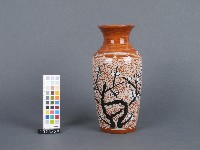 赤釉梅花紋花瓶藏品圖，第1張