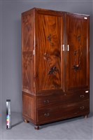 木製衣櫥藏品圖，第1張