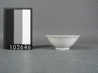 赤釉梅花紋杯子藏品圖，第2張