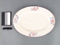 青花桃紅彩花卉紋盤藏品圖，第1張