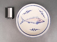 青花桃紅彩魚紋盤藏品圖，第1張